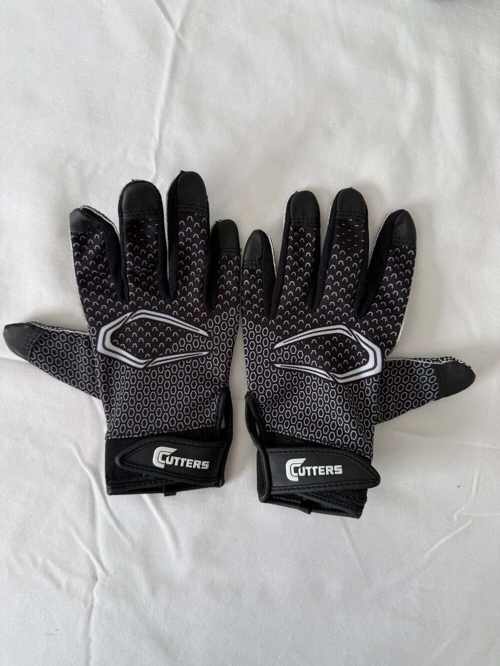 Cutters Game Day Football Receiver Gloves Black and White S150